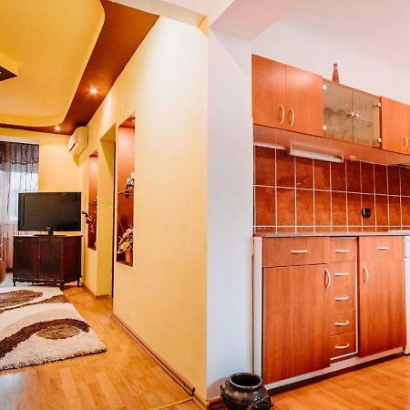 Riverview Apartament Орадя Екстер'єр фото
