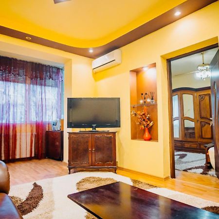 Riverview Apartament Орадя Екстер'єр фото