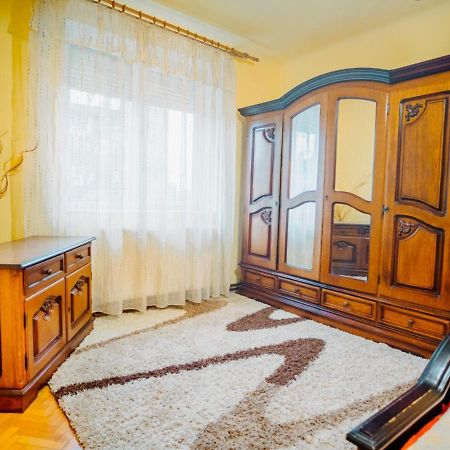 Riverview Apartament Орадя Екстер'єр фото
