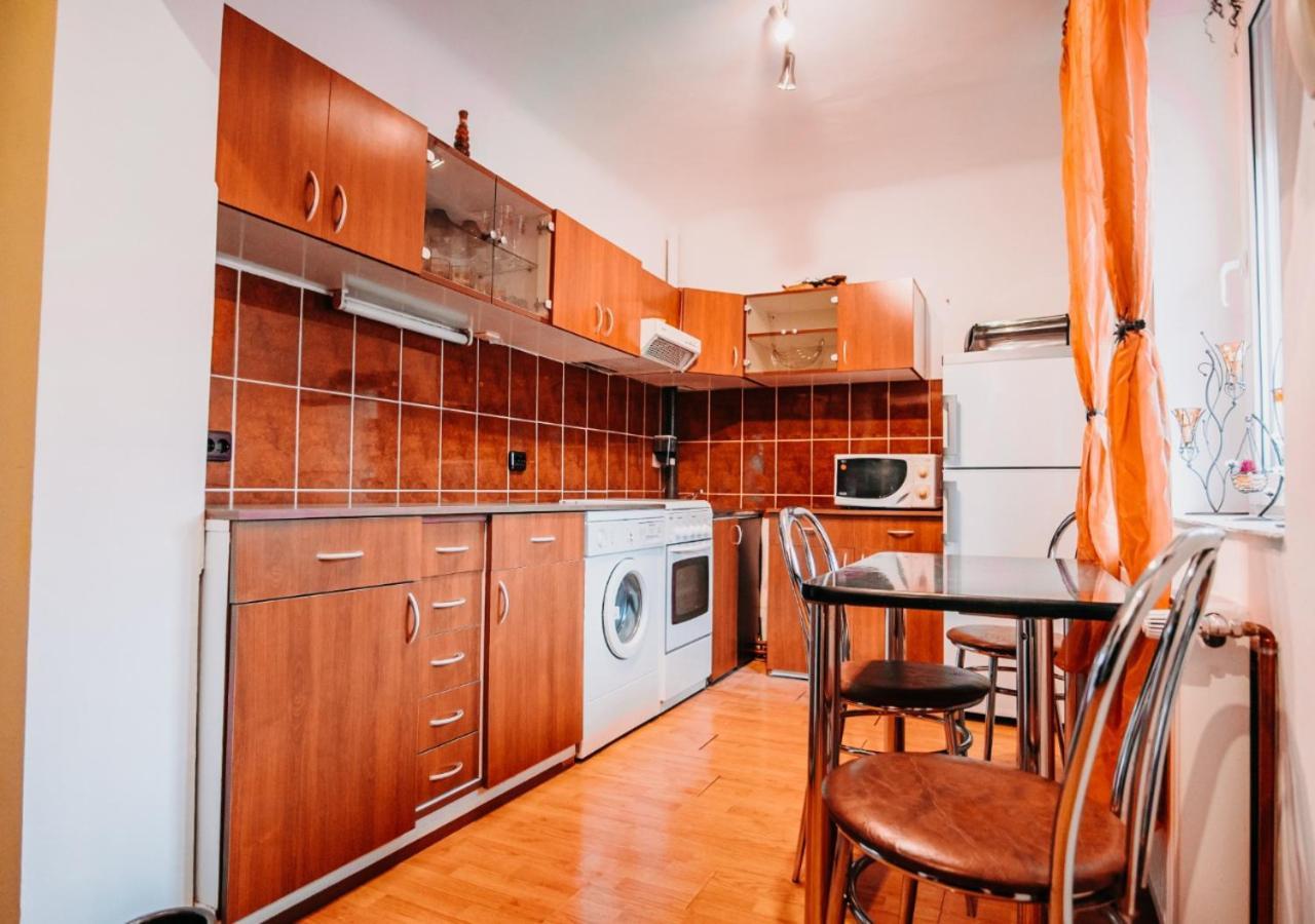 Riverview Apartament Орадя Екстер'єр фото