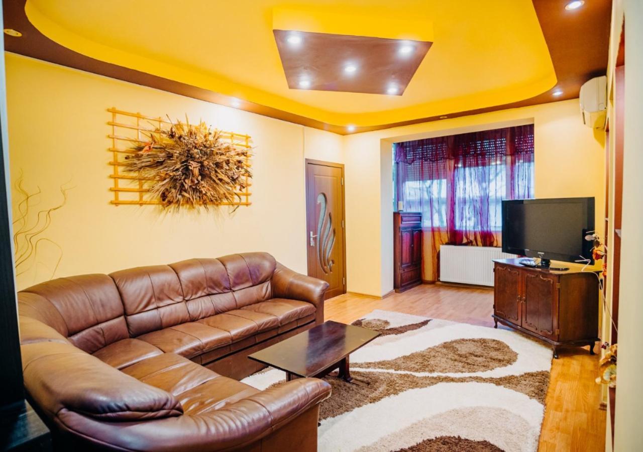 Riverview Apartament Орадя Екстер'єр фото