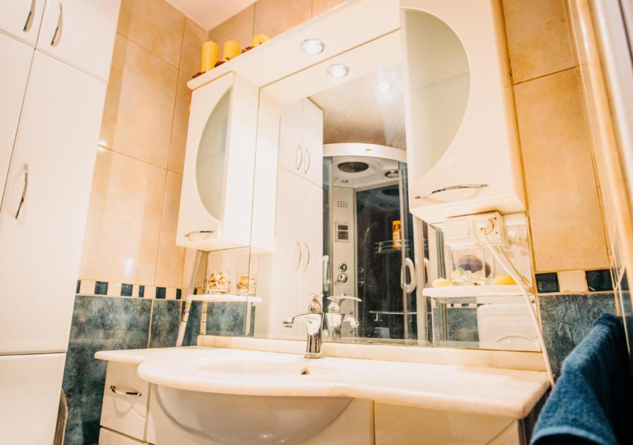Riverview Apartament Орадя Екстер'єр фото