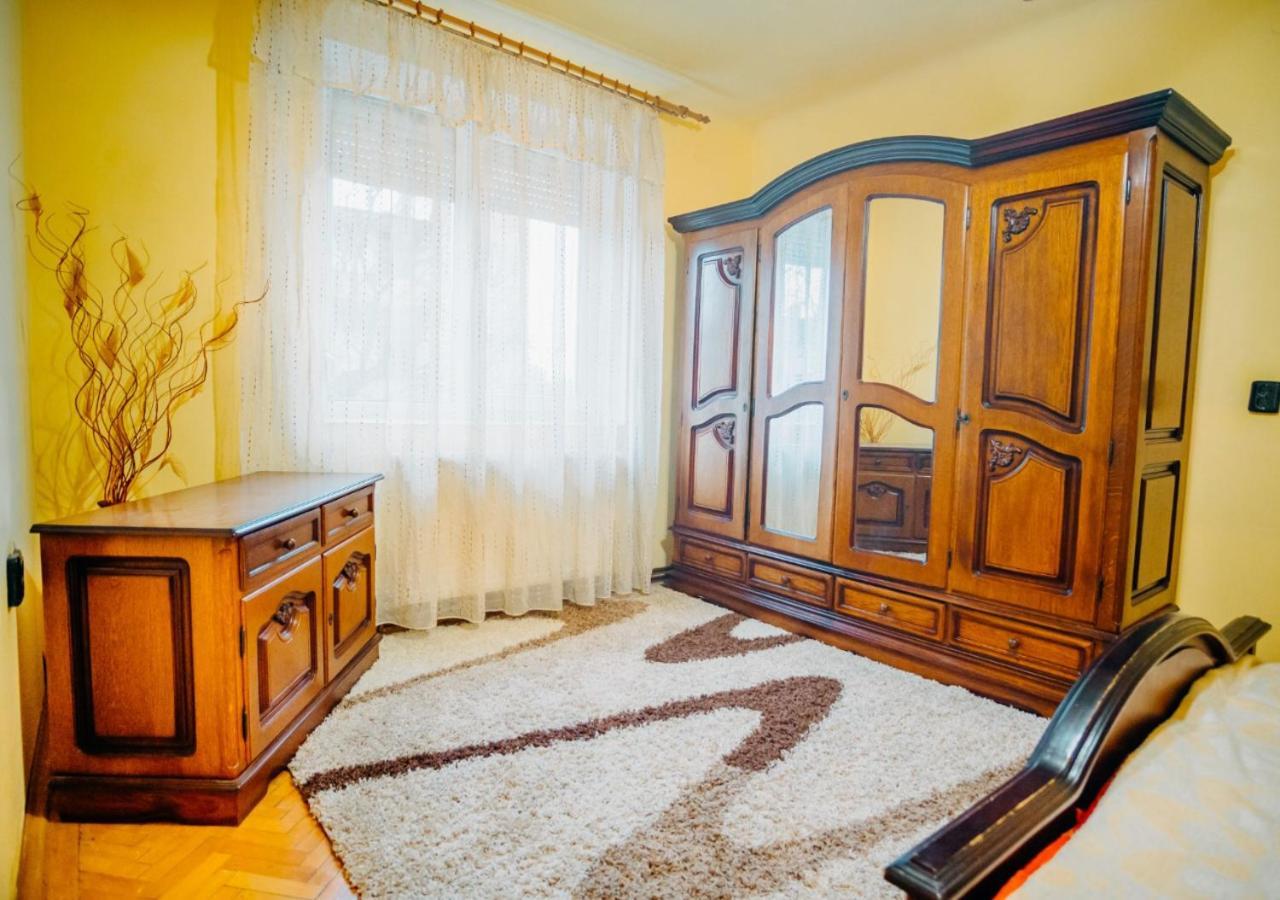 Riverview Apartament Орадя Екстер'єр фото